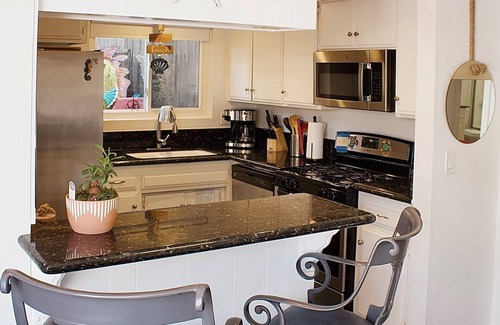 Santa Ana Heights House | Delightful Duplex Sleeps 10 comfortably with WiFi &Pet Friendly in Newport Beach
