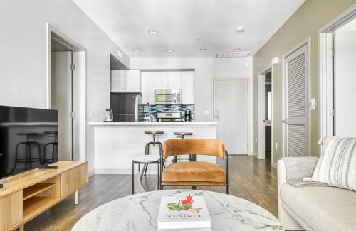 Little Tokyo Apartment | Deluxe Downtown 2BR w/Pool, W/D & Gym, near 7th St Metro, by Blueground