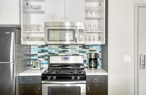 Little Tokyo Apartment | Deluxe Downtown 2BR w/Pool, W/D & Gym, near 7th St Metro, by Blueground