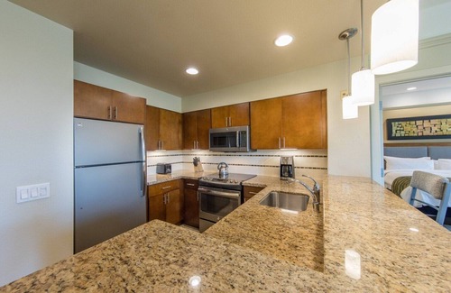 Palm Desert Condo | Desert Springs Villas large bedroom with full kitchen