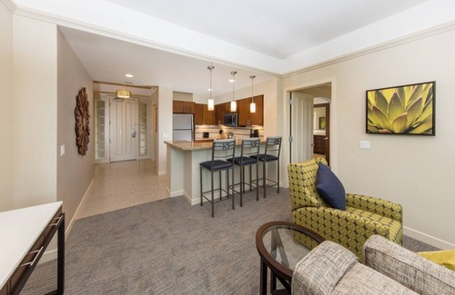 Palm Desert Condo | Desert Springs Villas large bedroom with full kitchen