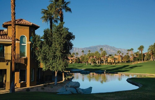 Palm Desert Condo | Desert Springs Villas large bedroom with full kitchen