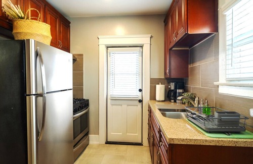 South Park Apartment | Desirable Studio Park Views W/D