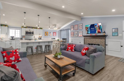 Anaheim Resort House | Disney Escape: Heated Pool, Arcade, Karaoke, and More!