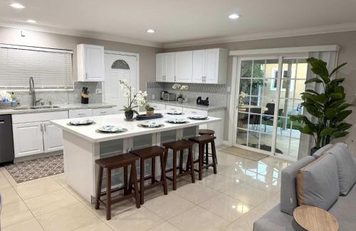 Southwest Anaheim House | Disneyland Lux Villa 6BR 4BA Mini Golf Arcade Game