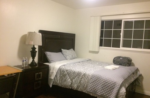 Rowland Heights House | Distance to Disneyland 15 miles