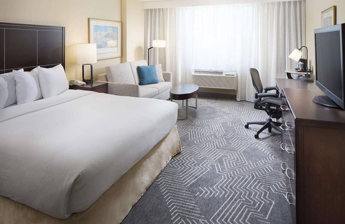 Commerce Hotel | DoubleTree by Hilton Los Angeles - Commerce