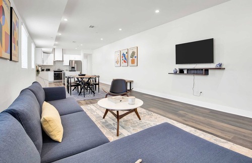 Westlake House | Downtown LA-Rooftop Deck w/Views Near Staples