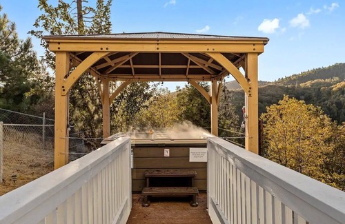 Cedar Glen Cabin | Dream Retreat｜SPA & VIEW ｜More in LakeArrowhead