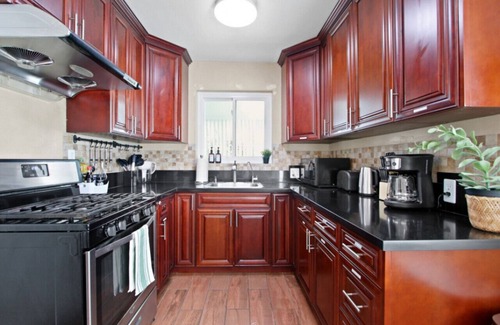 West Covina House | Dreamy Leisure Home BBQ Pet-friendly