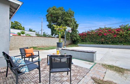 West Covina House | Dreamy Leisure Home BBQ Pet-friendly