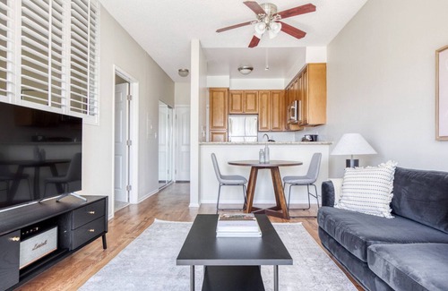 NoHo Arts District Apartment | Dreamy North Hollywood 1BR w/Gym, Pool, walk to shops, by Blueground