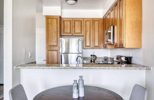 NoHo Arts District Apartment | Dreamy North Hollywood 1BR w/Gym, Pool, walk to shops, by Blueground