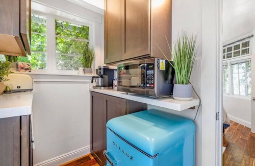 Santa Barbara Apartment | Driftwood Club - Gillian`s Room (dog friendly)