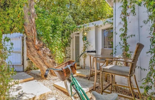 Santa Barbara Apartment | Driftwood Club - Gillian`s Room (dog friendly)