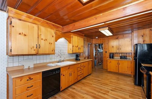 Fawnskin Cabin | Eagles Nest North by Destination Big Bear : Lake Views! Hot Tub! Internet! Cable TV! Historic Features! Huge Deck!