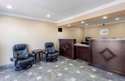 Central Escondido Hotel | Econo Lodge Inn & Suites Escondido Downtown
