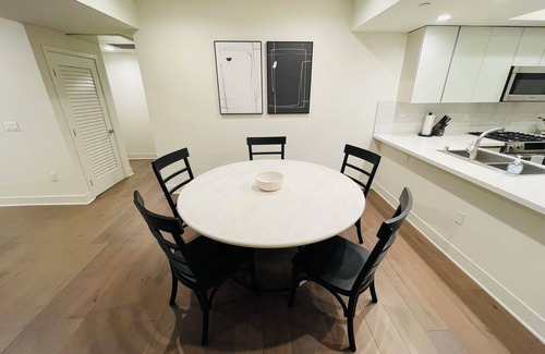 Beverly Grove Apartment | Elegant 3BR Apartment - Blackburn Ave, Beverly Hills