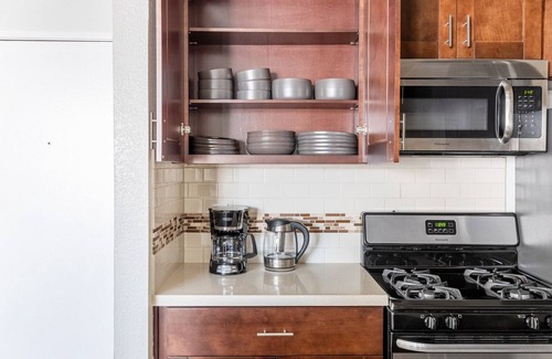 Hollywood Hills West Apartment | Elegant Hollywood 1BR w/Pool, walk to metro, restaurants, by Blueground