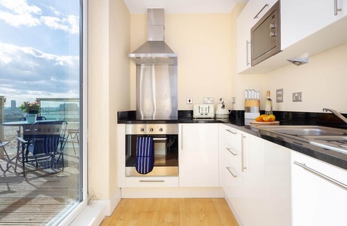 Isle of Dogs Apartment | Elegant One Bed Apartment in Heart of Canary Wharf