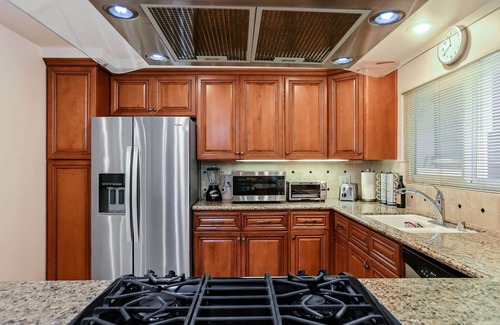 Corona del Mar House | Enchanting Iris w/EV Charger | Near Beach!
