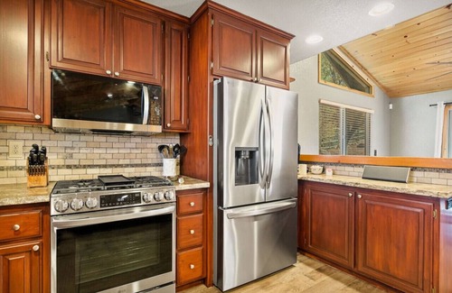 Eagle Mountain Estates Cabin | Enchanting Snow Escape | Hot Tub & Game Room