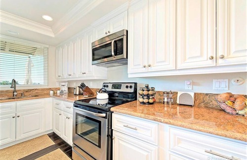 Lomas Santa Fe Country Club Villas House | Enjoy views of the Pacific and Adjacent to the Lomas Santa Fe Country Club