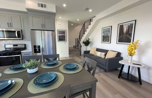 Wilshire House | Exclusive Artist Gallery Home - Central LA Location!