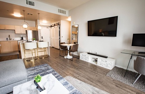 Financial District Apartment | EXEC - AG - 630 W 6th St #403 (1B)
