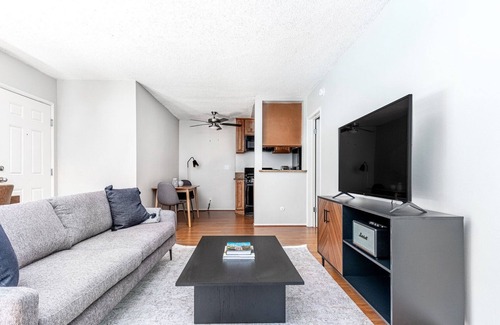 Sherman Oaks Apartment | Exquisite Sherman Oaks 1BR w/Pool, Gym, BBQ, near TJ + WF, by Blueground