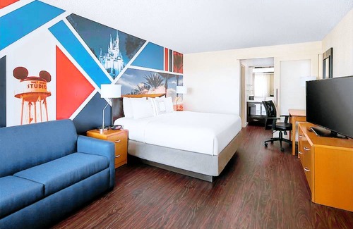 Anaheim Resort Hotel | Fairfield by Marriott Anaheim Resort