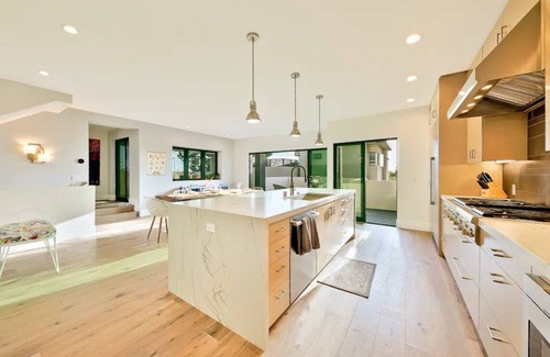 Village of La Jolla House | Fall Specials/Rooftop Deck/Ocean Views