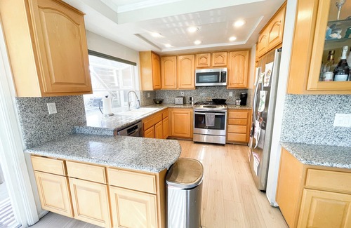 Huntington Beach House | Family-Friendly 4 bd Coastal House/No Cleaning Fee