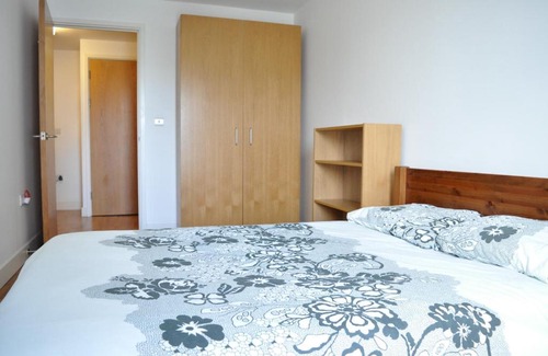 Haggerston Apartment | Fantastic Shoreditch Riverside 2 Bed Apt