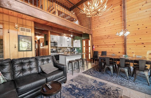 Fawnskin House | Fawnskin Family Cabin - North Shore, Foosball, Fireplace. Deck