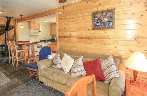 Fawnskin Cabin | Fawnskin Lakeside Cabin - Nice cozy duplex with mountain views with a Jet Tub