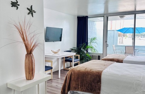 Marina del Rey Hotel | Foghorn Harbor Inn