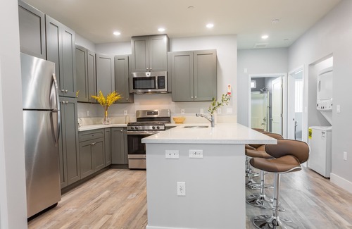 Wilshire House | Furnished Ktown 5 Bedroom Townhouse With Free Parking