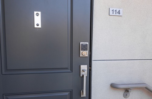 Wilshire House | Furnished Ktown 5 Bedroom Townhouse With Free Parking