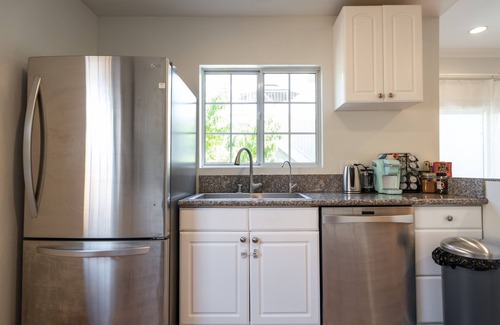 Encino House | Garden Home - Easy access to Tourist Attractions