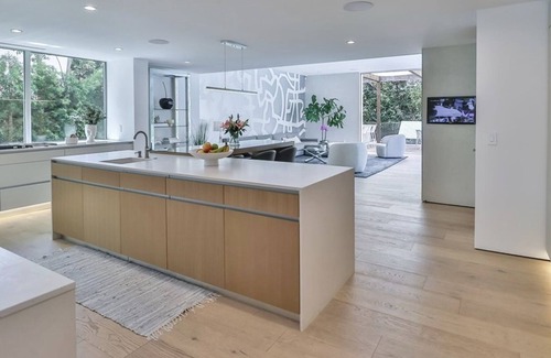 Sawtelle House | Gated Brentwood Estate with Pool and Tennis | 5 Bed | 5 Bath