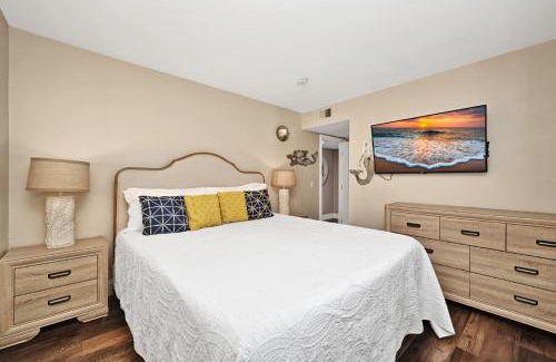 Balboa Peninsula House | Giant Beachfront Home with Parking near the Pier