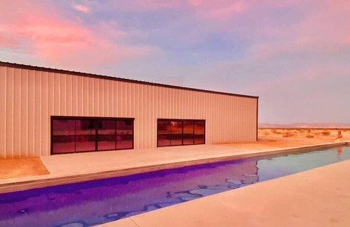 Landers House | Giant House Summary: