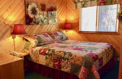 Running Springs Cabin | Giant Oaks Lodge - 3 Bed Studio Spa Cabin 112