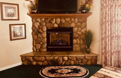 Running Springs House | Giant Oaks Lodge - 3 Bed Spa Lodge 109