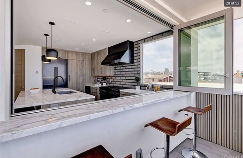 Gas Lamp Section House | Glorious Sunset View Every Night