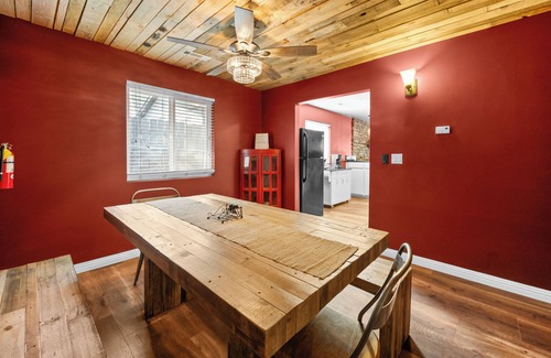 Big Bear City House | Golden Bear - Family Cabin, Mini Game Table, Fireplace, Barbecue