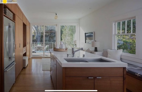 Piedmont Avenue House | Gorgeous 2-bedroom House in Oakland with Hot Tub