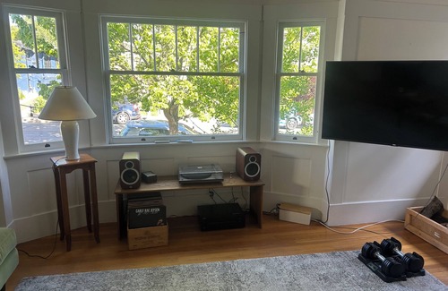 Piedmont Avenue House | Gorgeous 2-bedroom House in Oakland with Hot Tub