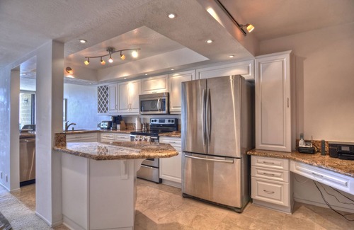 San Clemente Condo | Gorgeous 2+Den! At the Pier/Beach! Panoramic Views!